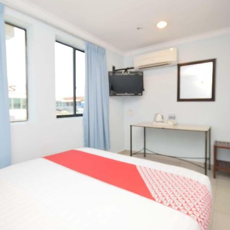 Super Oyo 969 Hotel Pantai View Λαμπουάν Εξωτερικό φωτογραφία
