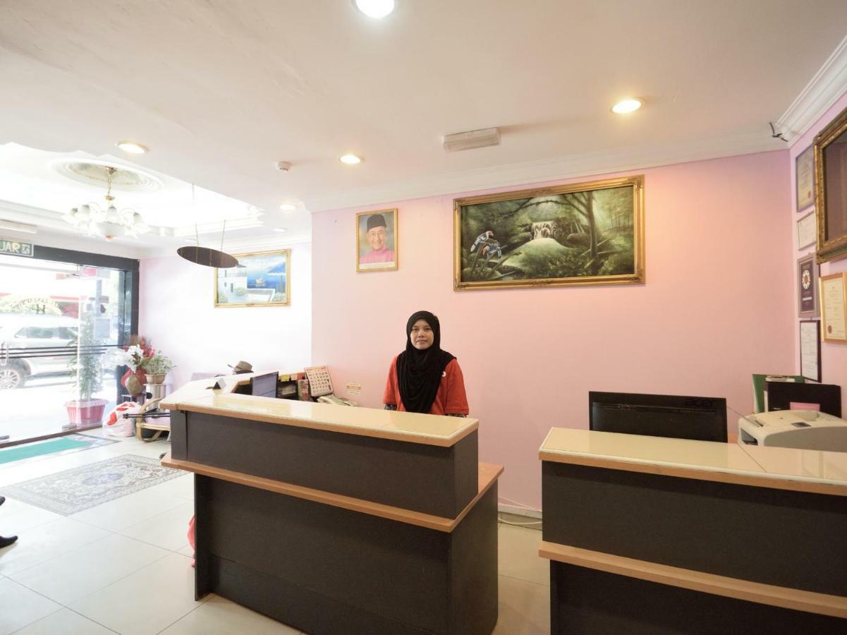 Super Oyo 969 Hotel Pantai View Λαμπουάν Εξωτερικό φωτογραφία